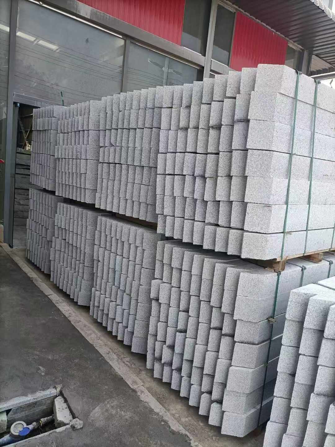 通辽芝麻白树围石 树池