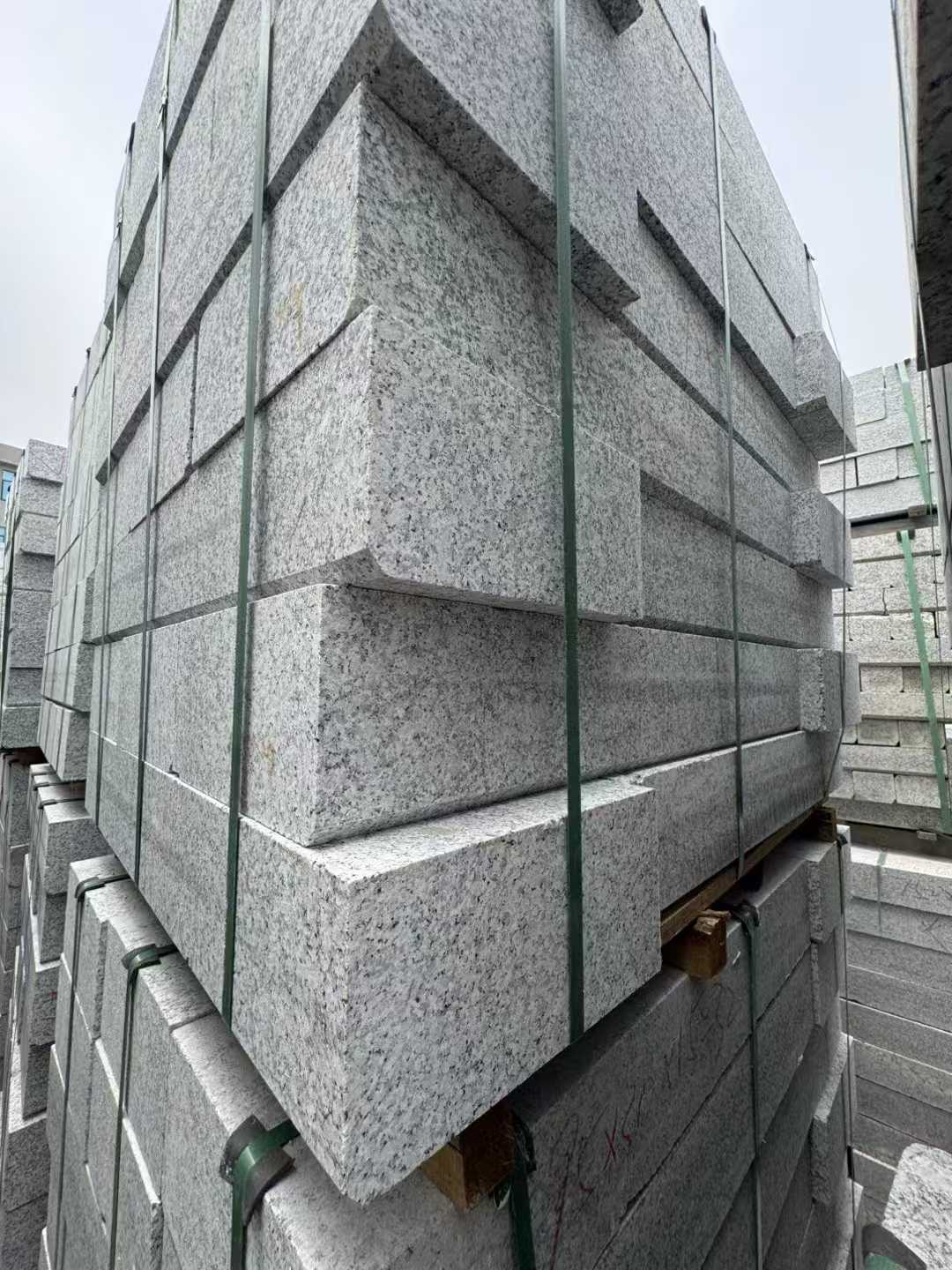 通辽芝麻白路牙石 马路牙子