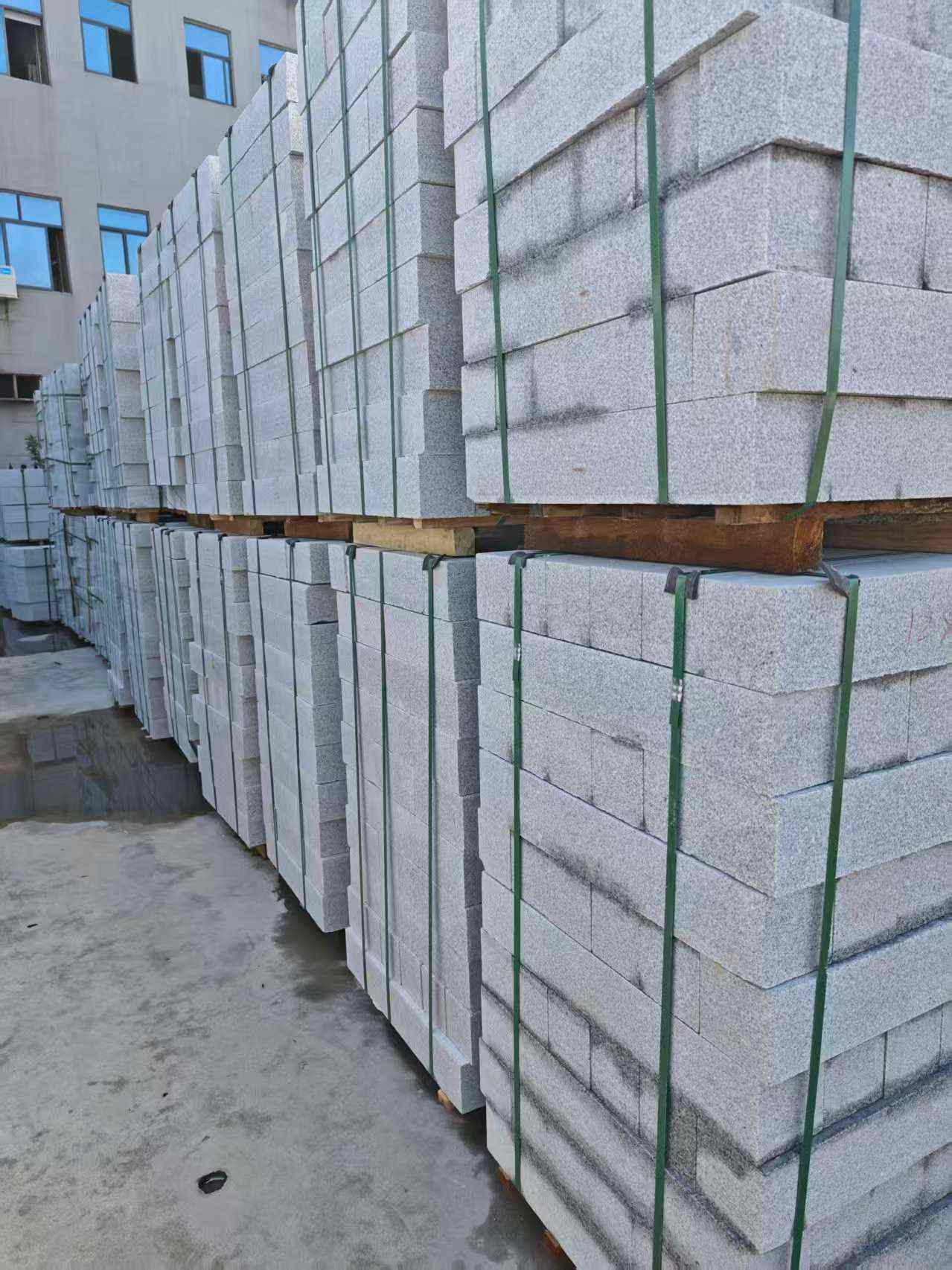 通辽芝麻白路牙石，路侧石