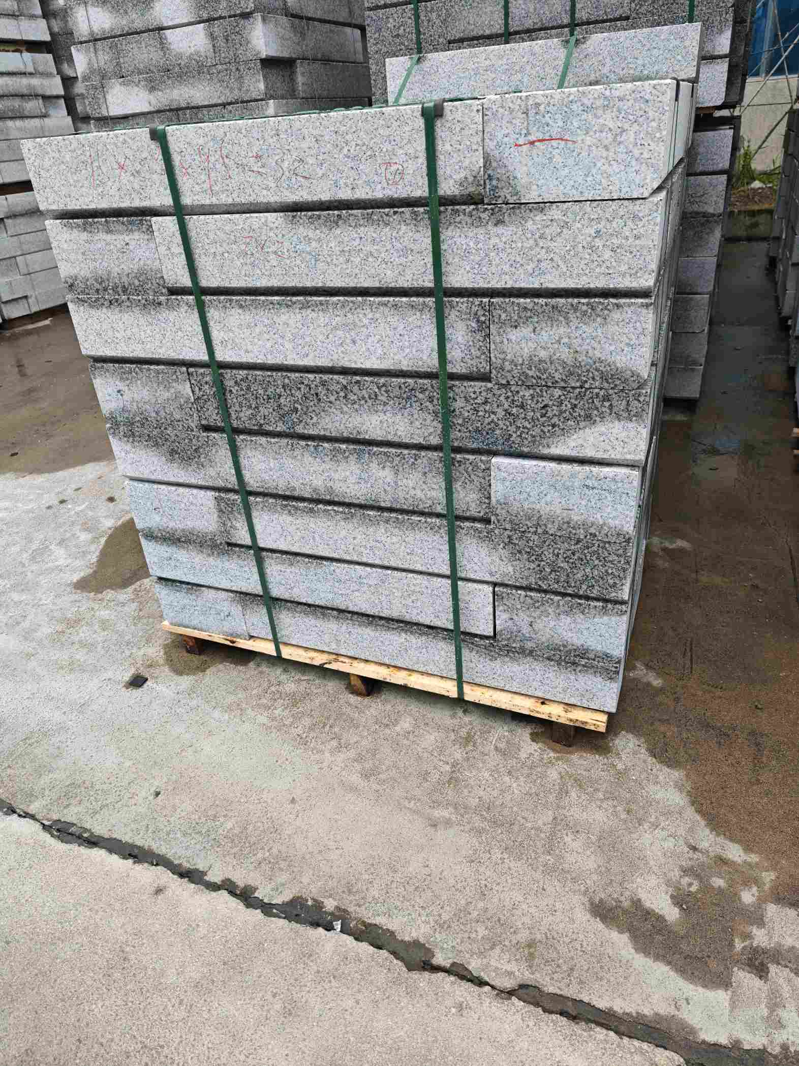 通辽芙蓉白路牙石，马路牙子